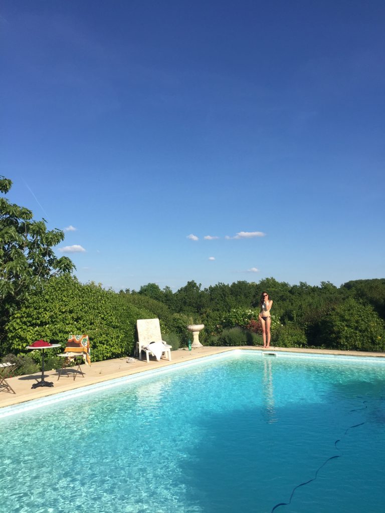 Free accommodation while house sitting in France
